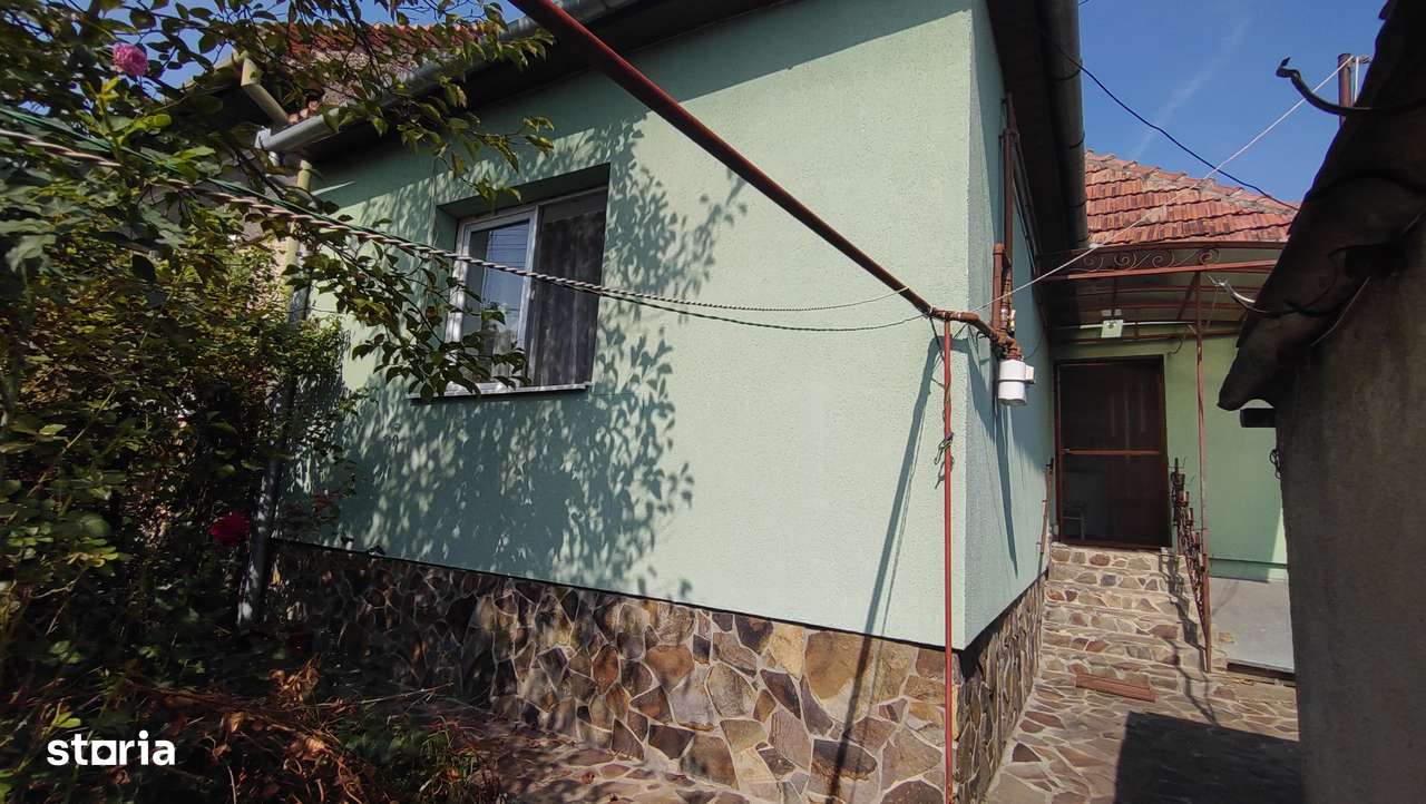 Vand casa cu 3 camere in cartierul Dambul Rotund-0