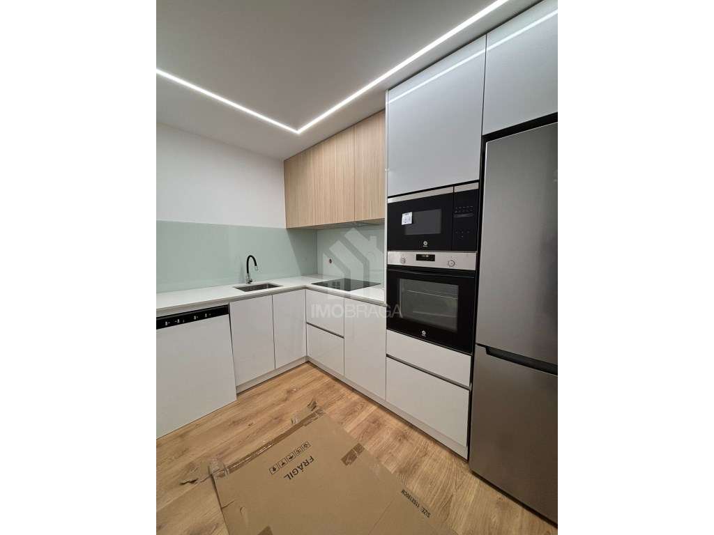Venda Apartamento T2 Remodelado, em Lomar-0