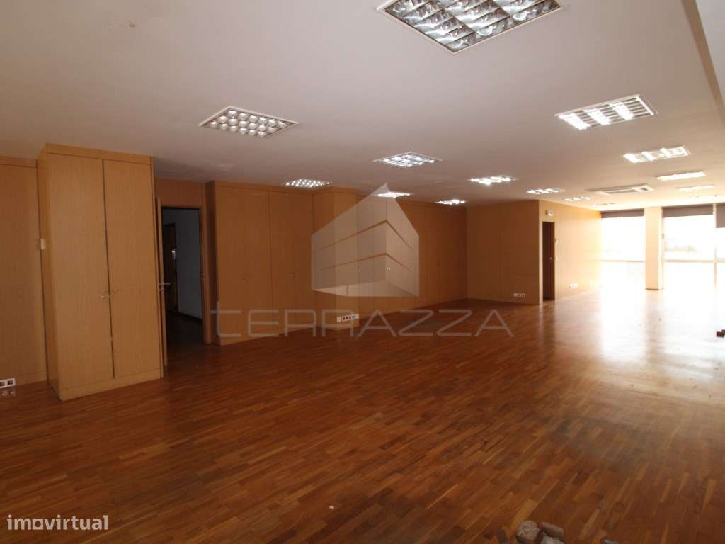 Escritório/loja a Santa Catarina - Porto, 197m². - Grande imagem: 4/48