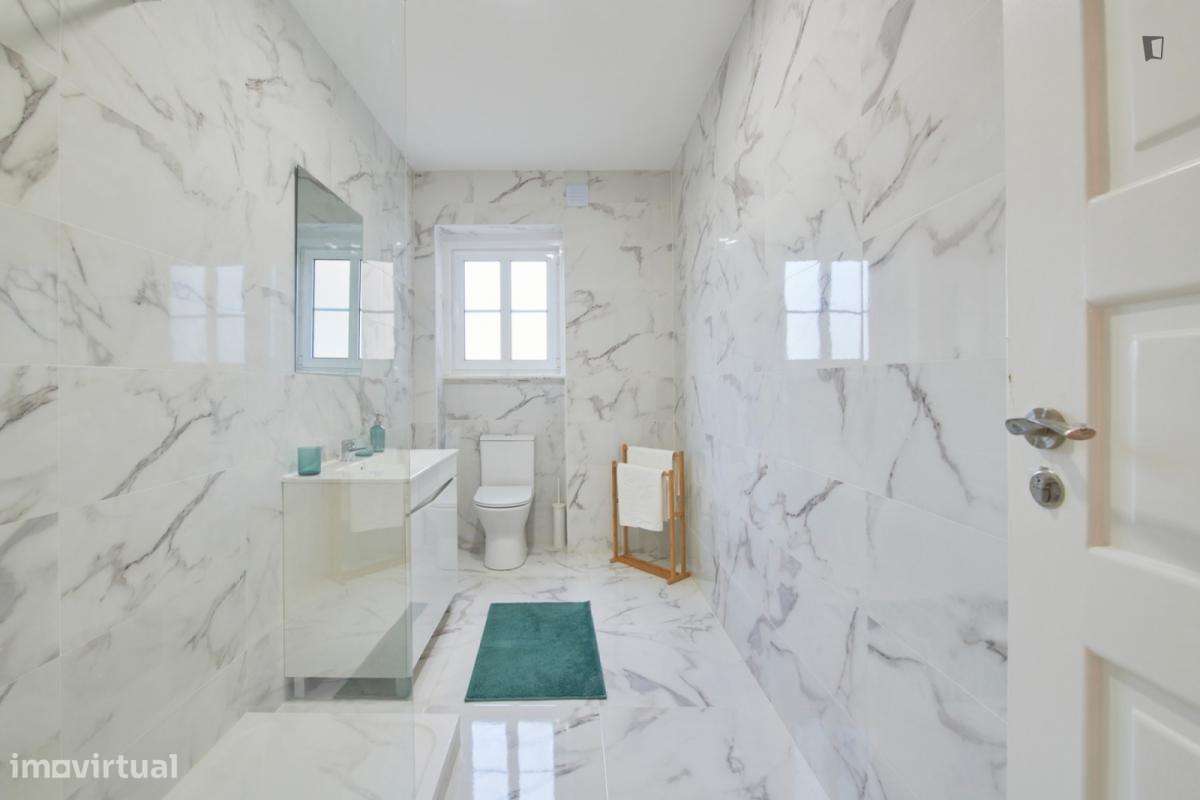 Quarto - localizado em Roma-Areeiro Lisbon - Grande imagem: 3/10