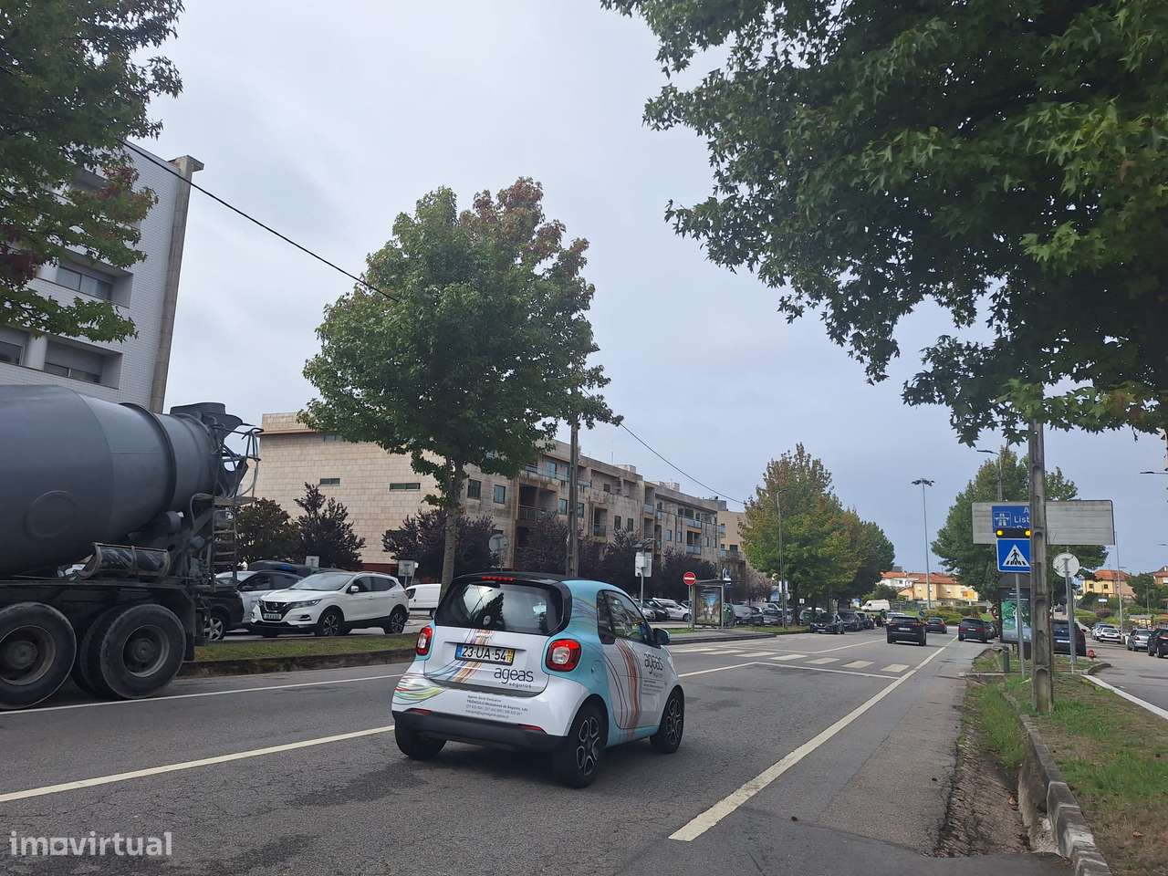 CPM25010 garagem 26m2  p 2 viaturas próx Macdonalds Vilar Paraiso V12-6