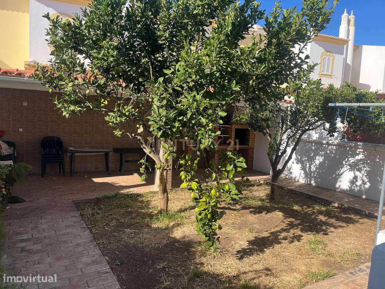 Arrendamento ao Ano! Apartamento perto da Praia, com grande quintal. - Grande imagem: 4/30