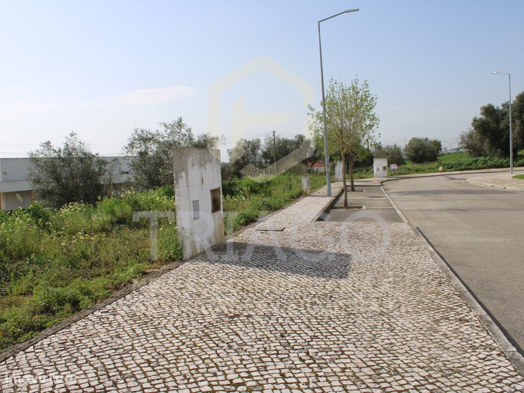 Terreno para Construção de Moradia Isolada em Sto. Estevão