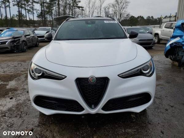 Alfa Romeo Stelvio - 5