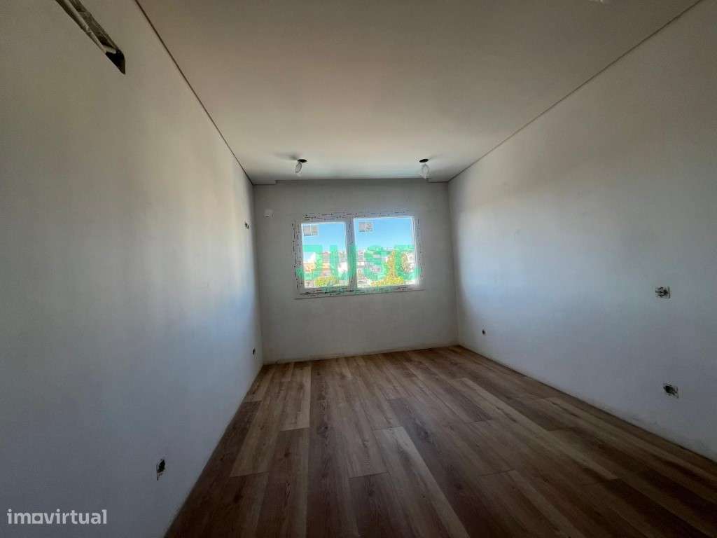 Moradia charneca da Caparica - t4 com margem e piscina quase pronta-13