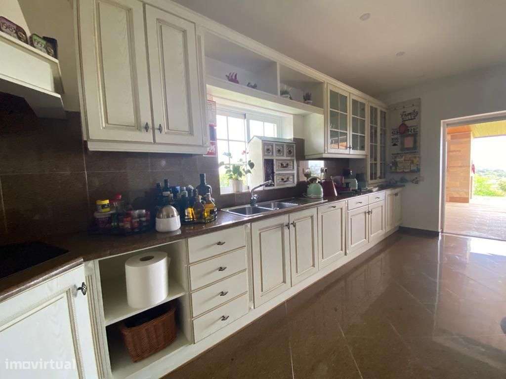 Magnífica Quinta V8 com piscina e deslumbrante vista mar. Localizada-34