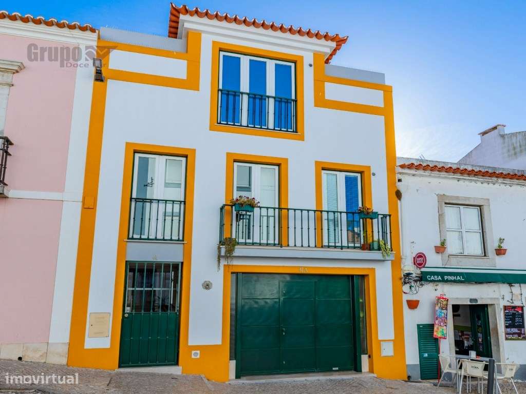 T2 Duplex Exclusivo a 150m da Praia com Vista Mar e Castelo- Sesimbra-0