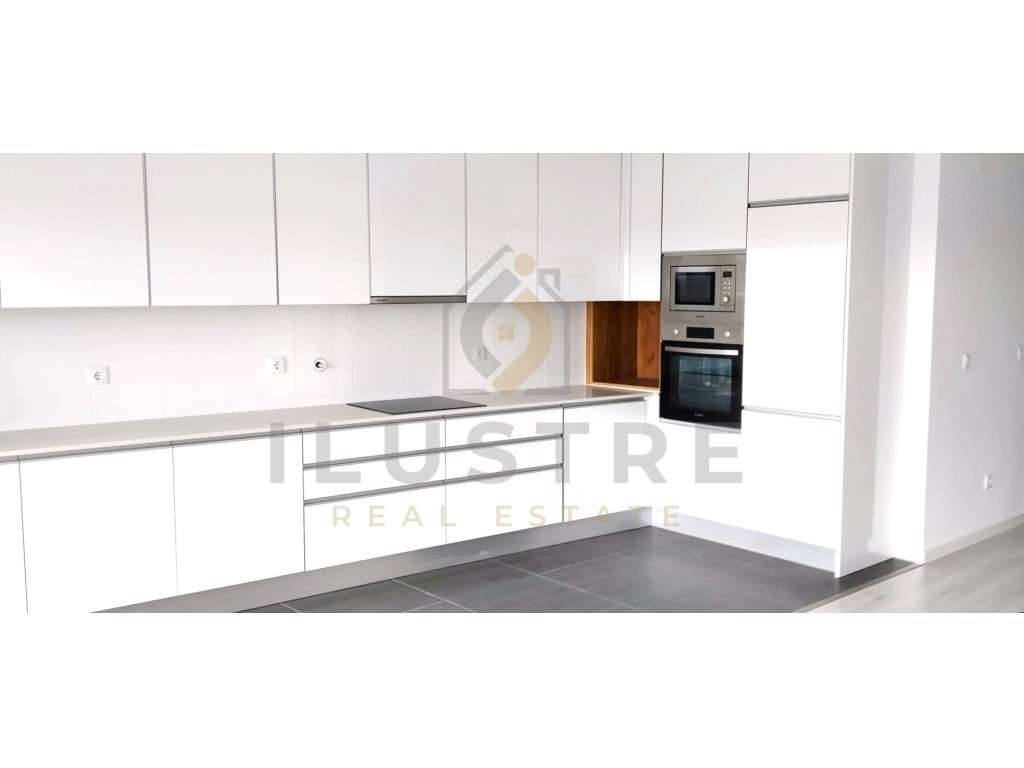 Apartamento T2 com varandas panorâmicas e parqueamento em Santa Mar...-5
