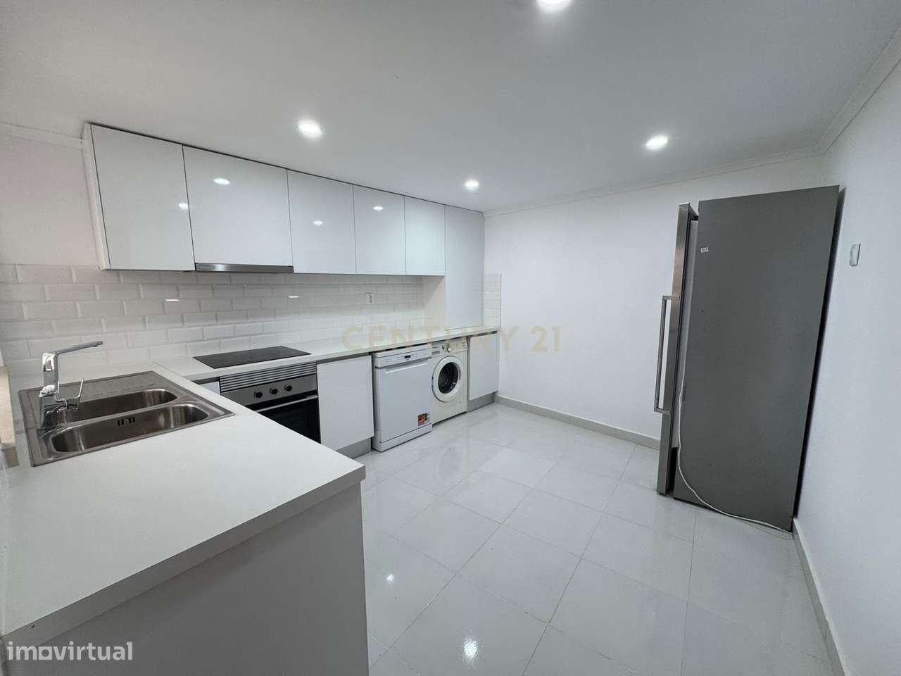 Moradia duplex t4 cozinha equipada com terreno e quintal - Grande imagem: 5/24
