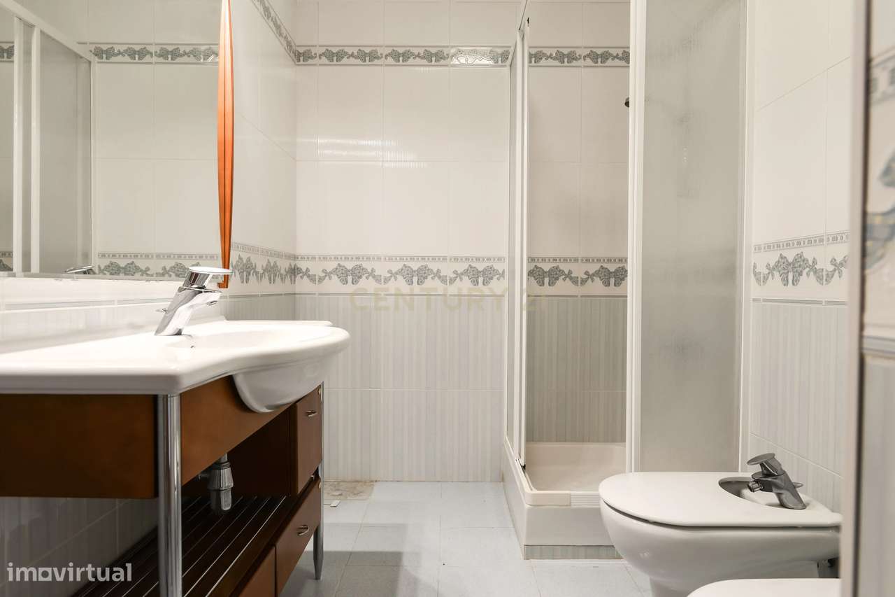 Apartamento T2 com Vista Mar, 2 lugares de garagem na Parede, Cascais-14