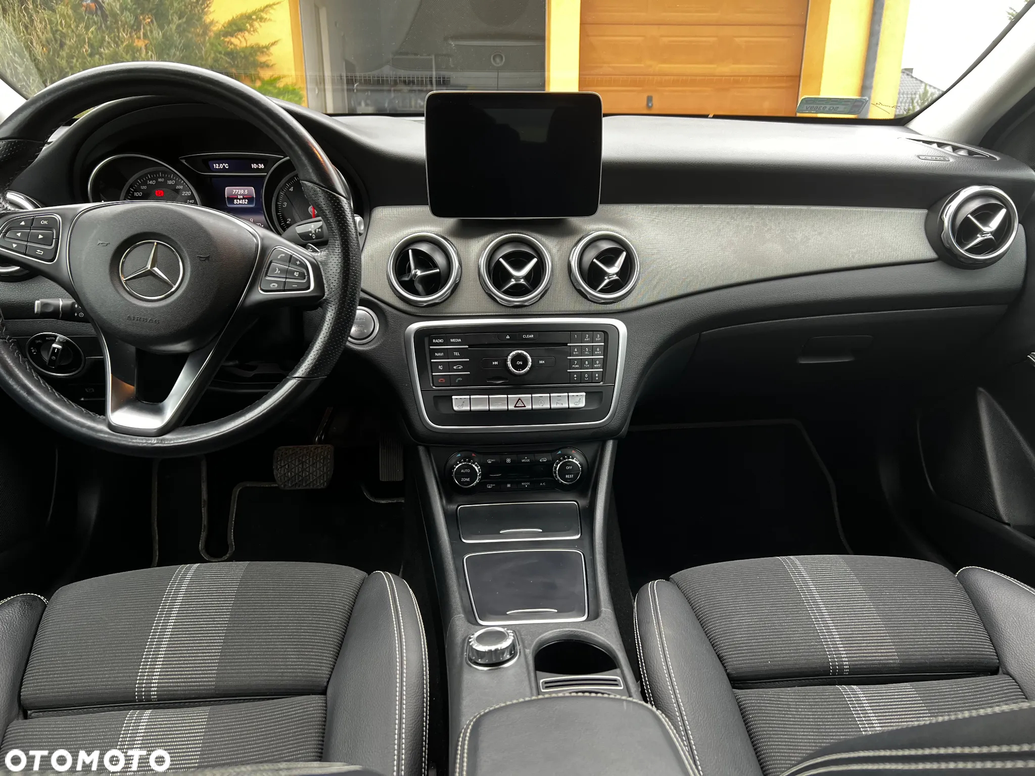 Mercedes-Benz GLA - 5