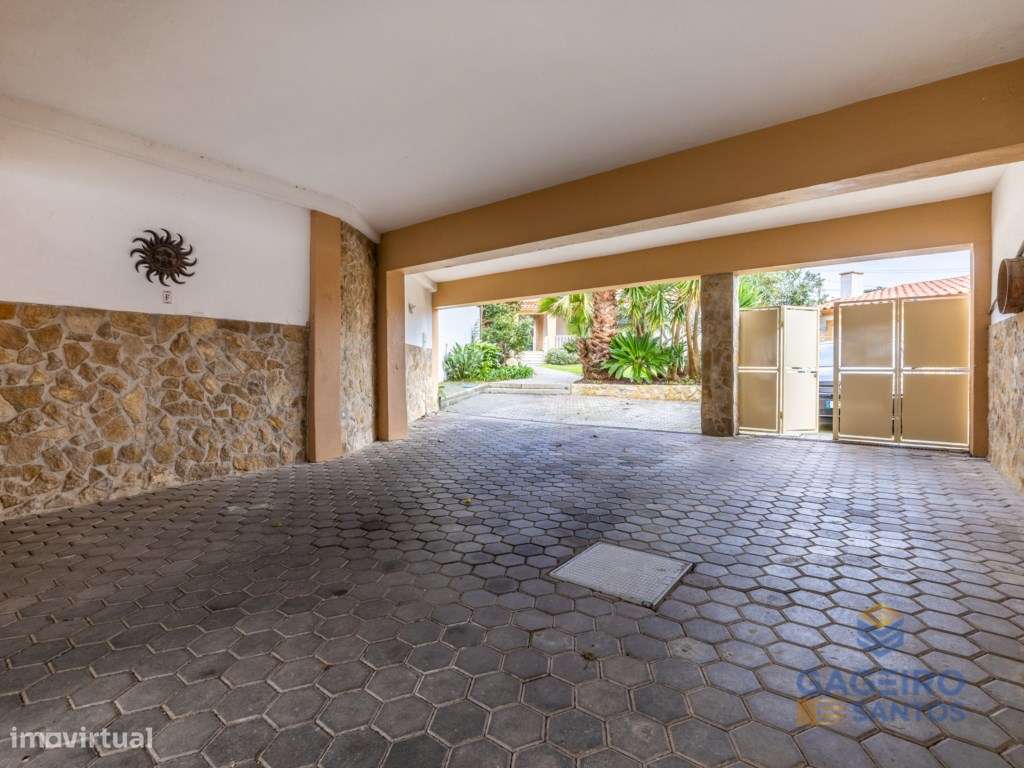 Moradia T2 + 1 com Jardim e Churrasqueira a 5 Minutos da Praia-12