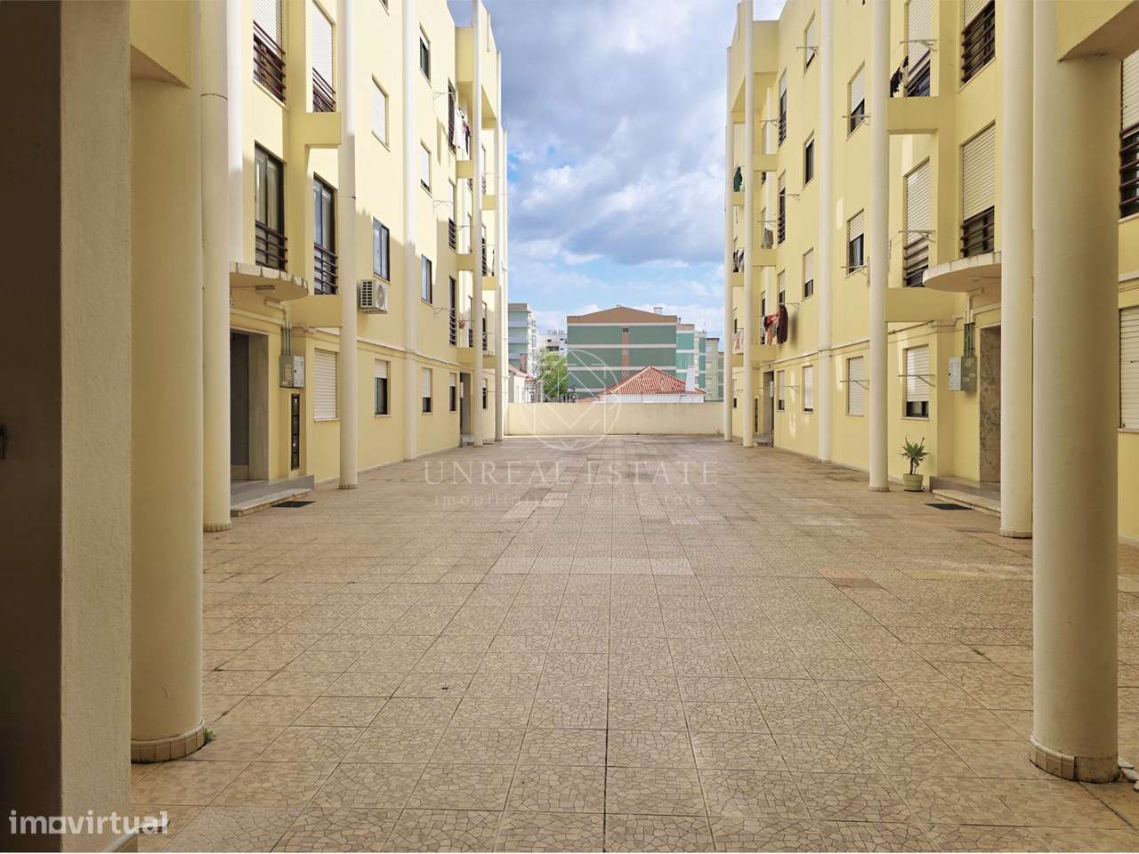 Apartamento T3 em Remodelação com Terraço de 80 m² e Parqueamento | Se-10