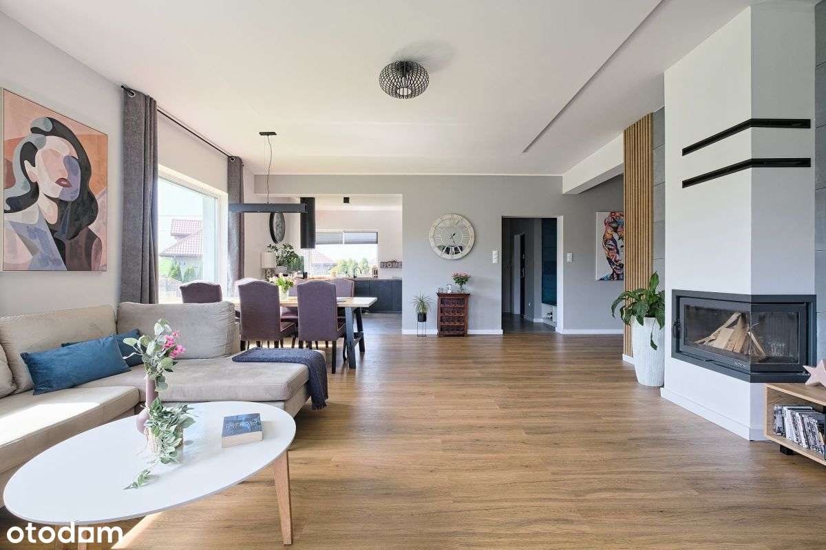 Ładny przestronny i funkcjonalny dom-3