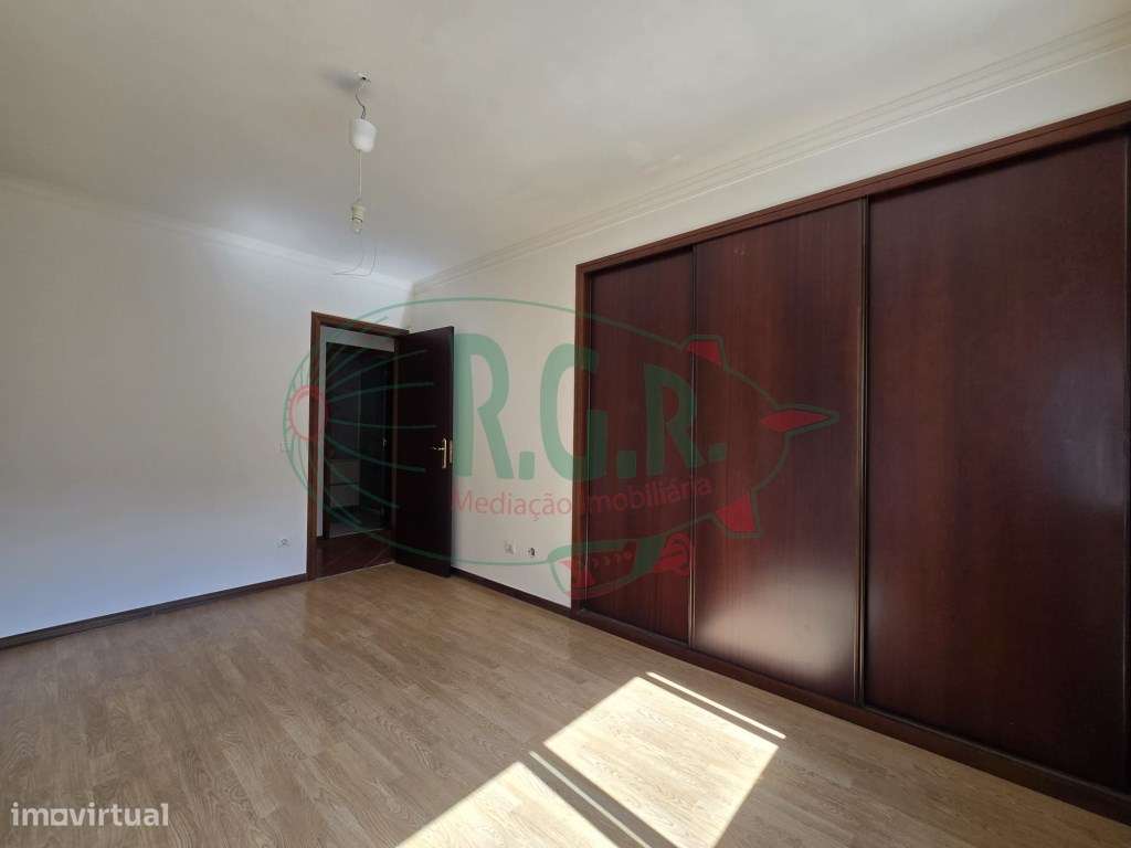 T2 C/ Lg Garagem e Arrúmos - Próximo Metyis-15