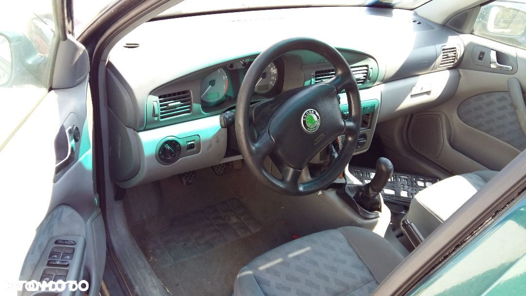 Cześci Skoda Octavia I 1.8 20V zielona hatchback 5-drzwi - 5
