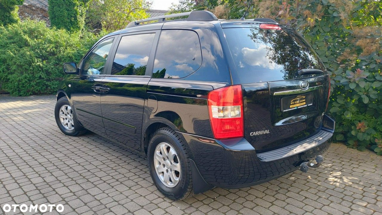 Kia Carnival - 4