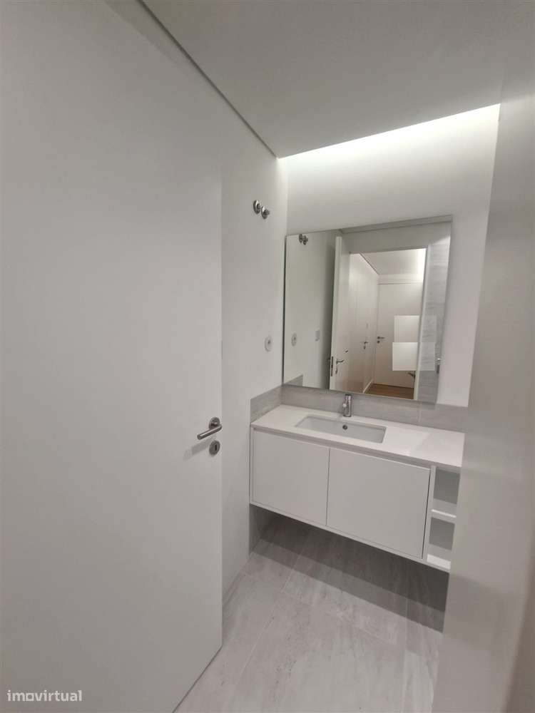 Apartamento T3 totalmente remodelado, Boavista-23