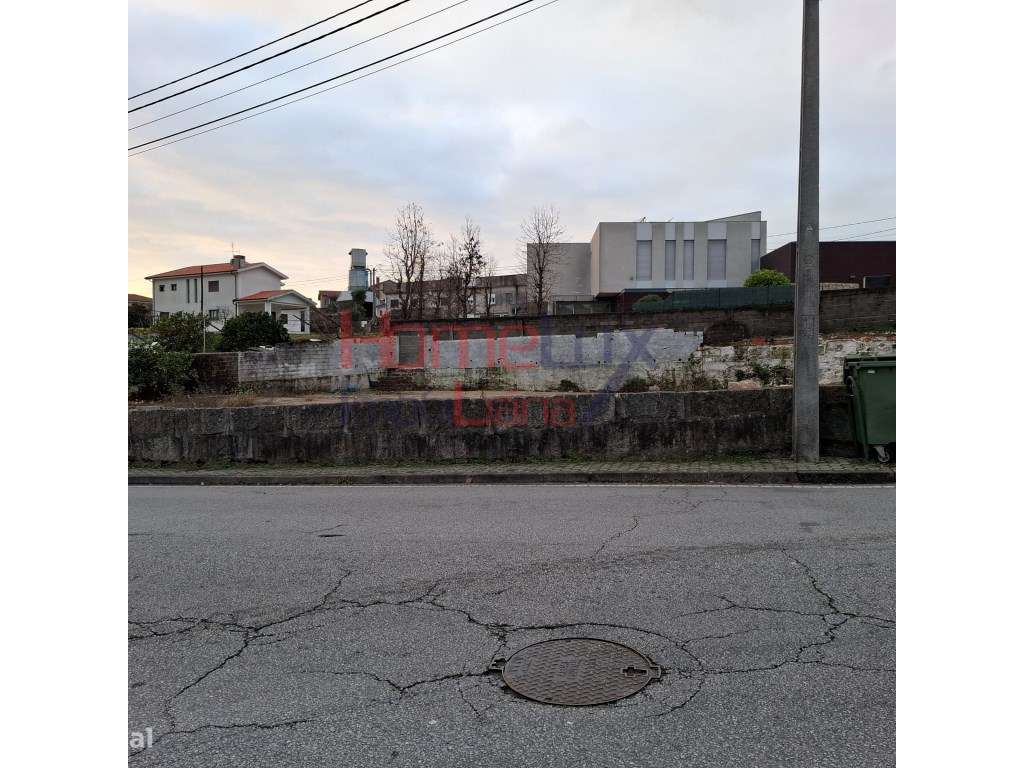 Terreno com 1260 m² em Vilela-9