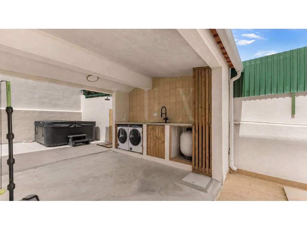 MORADIA T4 TOTALMENTE REMODELADA EM CASCAIS-43