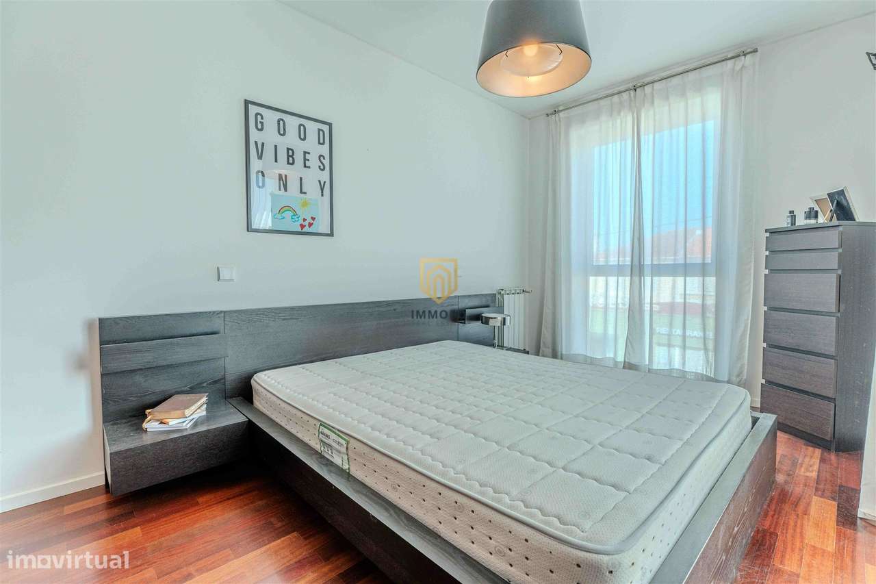 Apartamento T2 na Senhora da Hora, com duas garagens-11