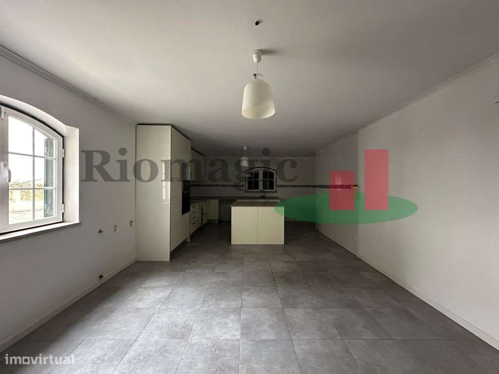 Moradia V4 com Garagem e Logradouro em Ramalhal - Torres Vedras - Grande imagem: 4/42