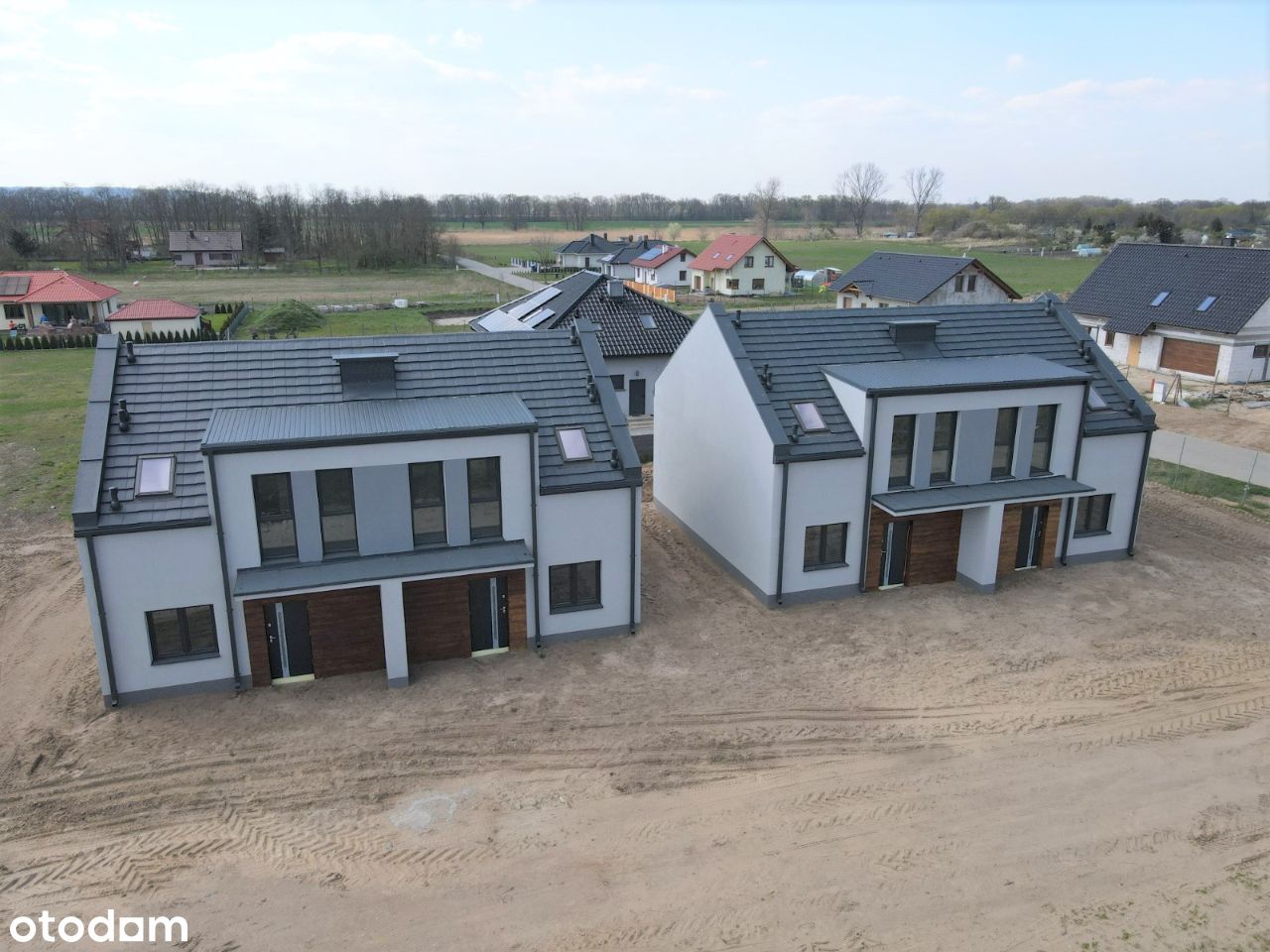 Nowe domy jednorodzinne typu bliźniak - dz.310m2