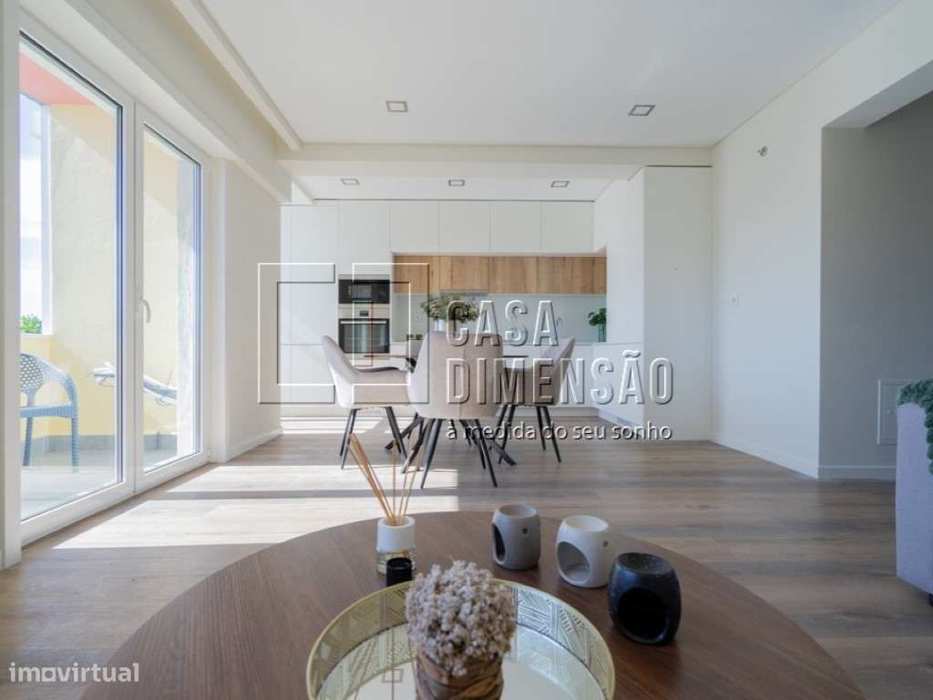 Apartamento T3 com Varanda em Benfica - Totalmente Mobilado e Pront...-12