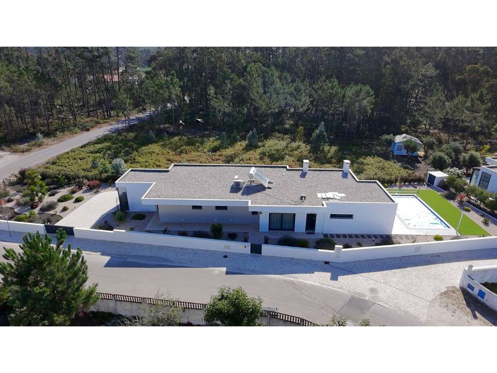 Moradia T4 Contemporânea com Piscina, Jardim e Excelente Localizaçã...-39