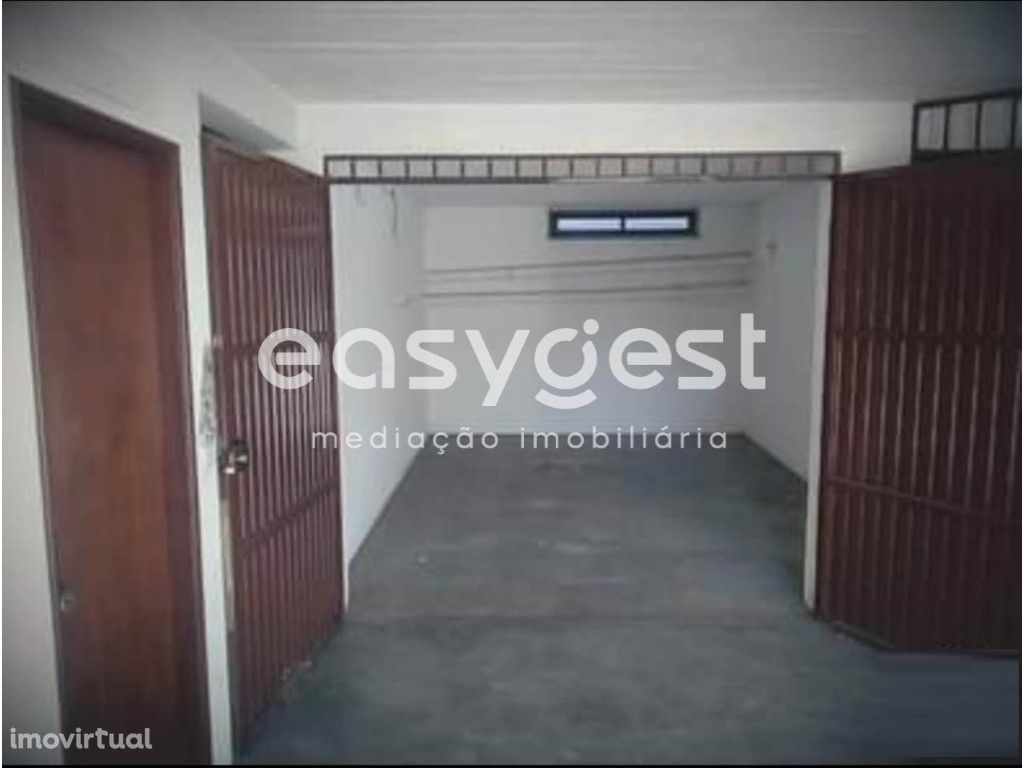 Garagem fechada com boa área no centro do Entroncamento