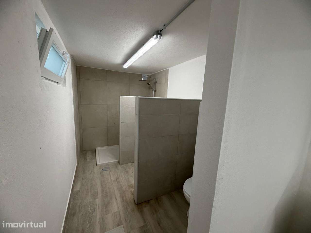 Armazém Totalmente Remodelado na Baixa da Banheira-6
