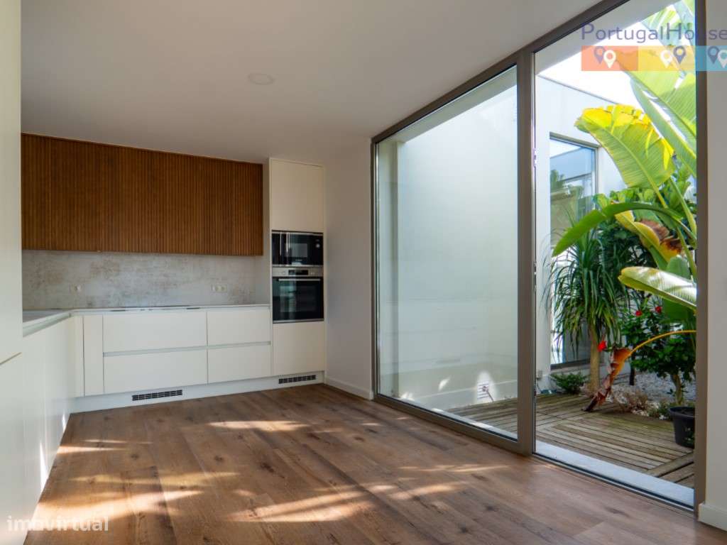 Moradia T4 de Luxo com terreno de 5.300 metros quadrados-19