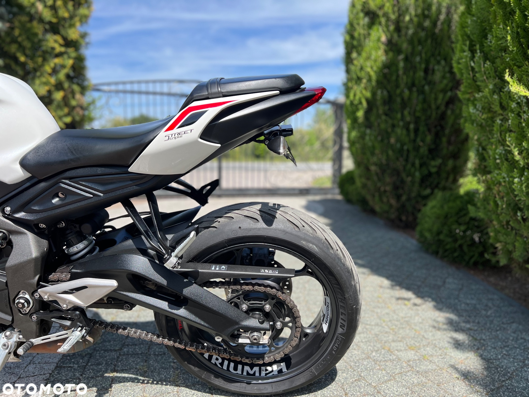 Triumph Street Triple - 18