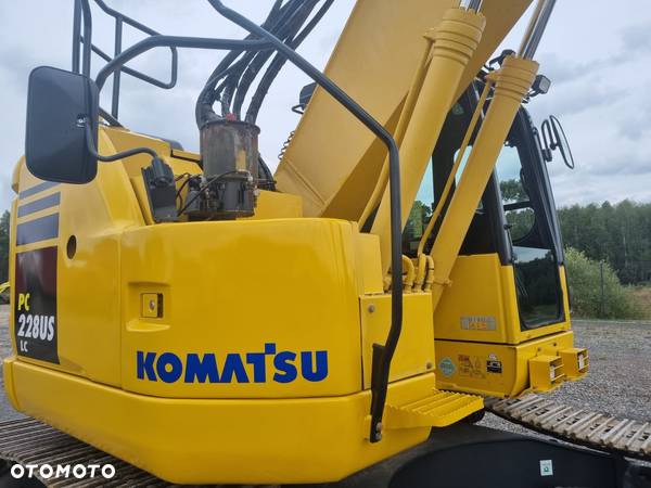 Komatsu PC 228 - 23