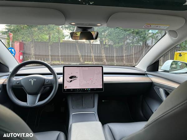 Tesla Model 3 - 7