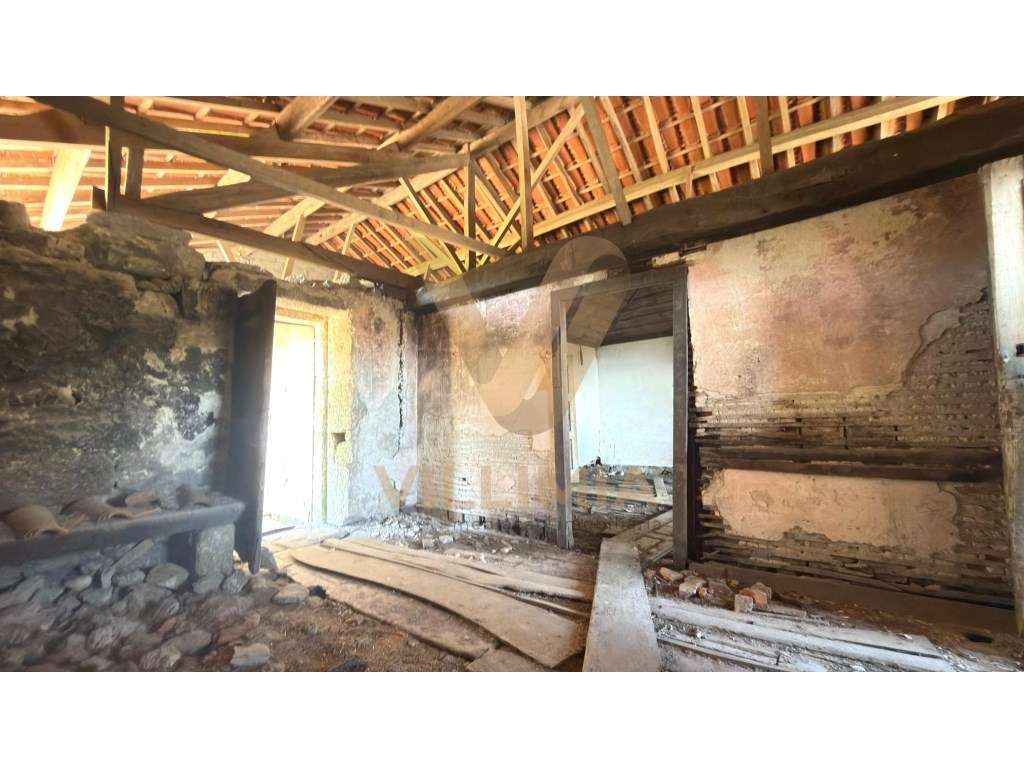 Propriedade com Duas Casas Antigas em Pedra para Restauro - Padreir...-12