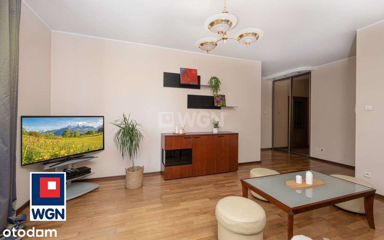 2 pokoje, oddzielna kuchnia, komórka, garaż, metro-10