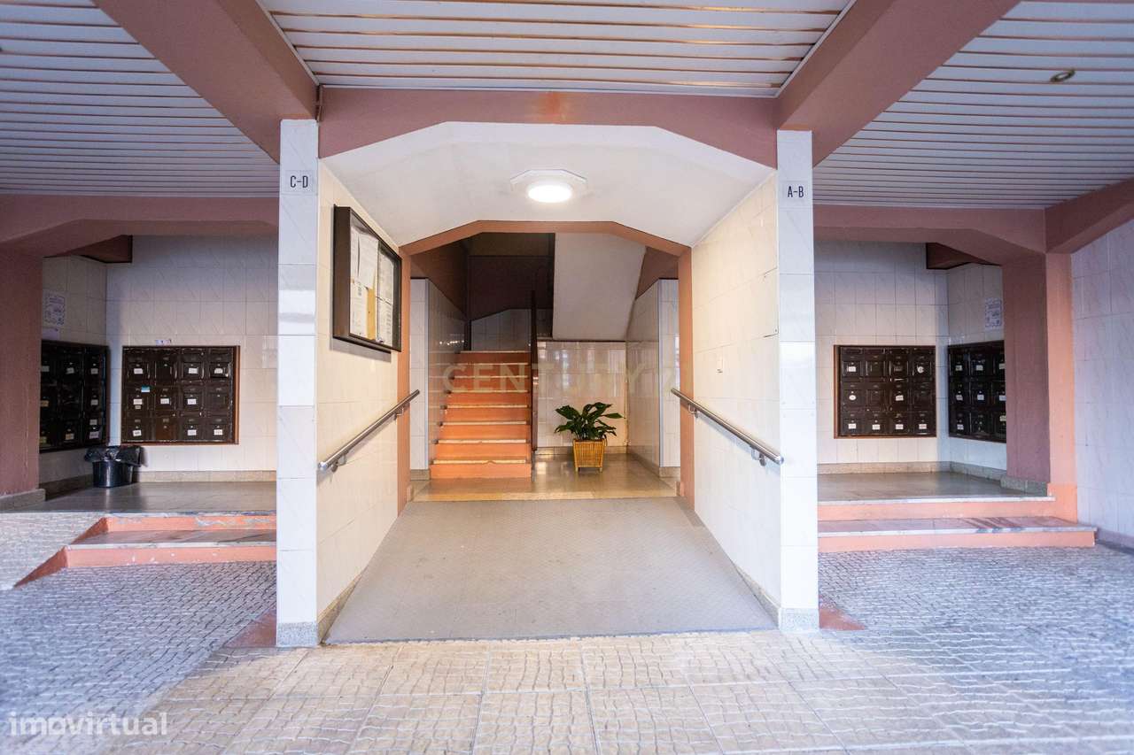 Apart. T2 com 61 m2 em Santo António dos Cavaleiros – Praceta Manuel F-1