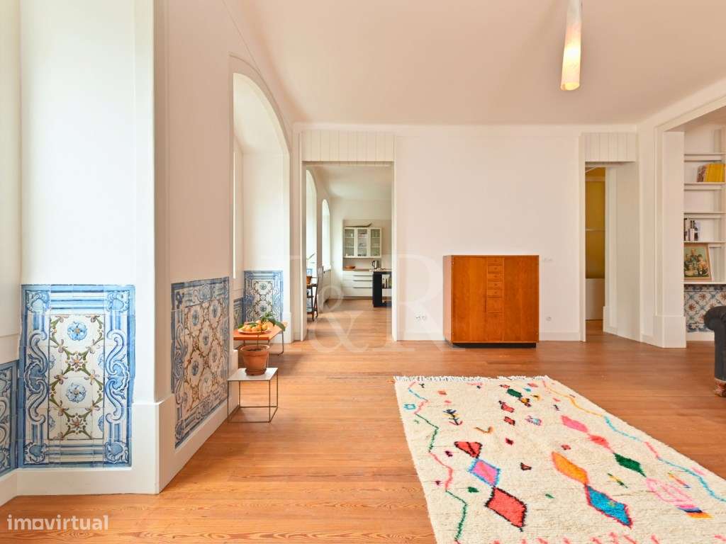 Apartamento T3 renovado no centro histórico de Lisboa-5