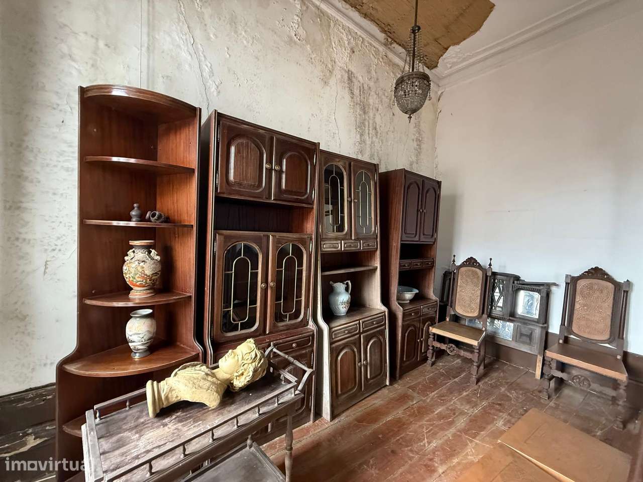 Moradia de Traça Apalaçada com Lojas  no Centro Histórico de Ovar-7