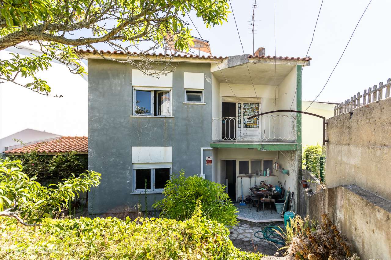 Moradia T4 Independente com Jardim e Garagem | Alto da Parede-3