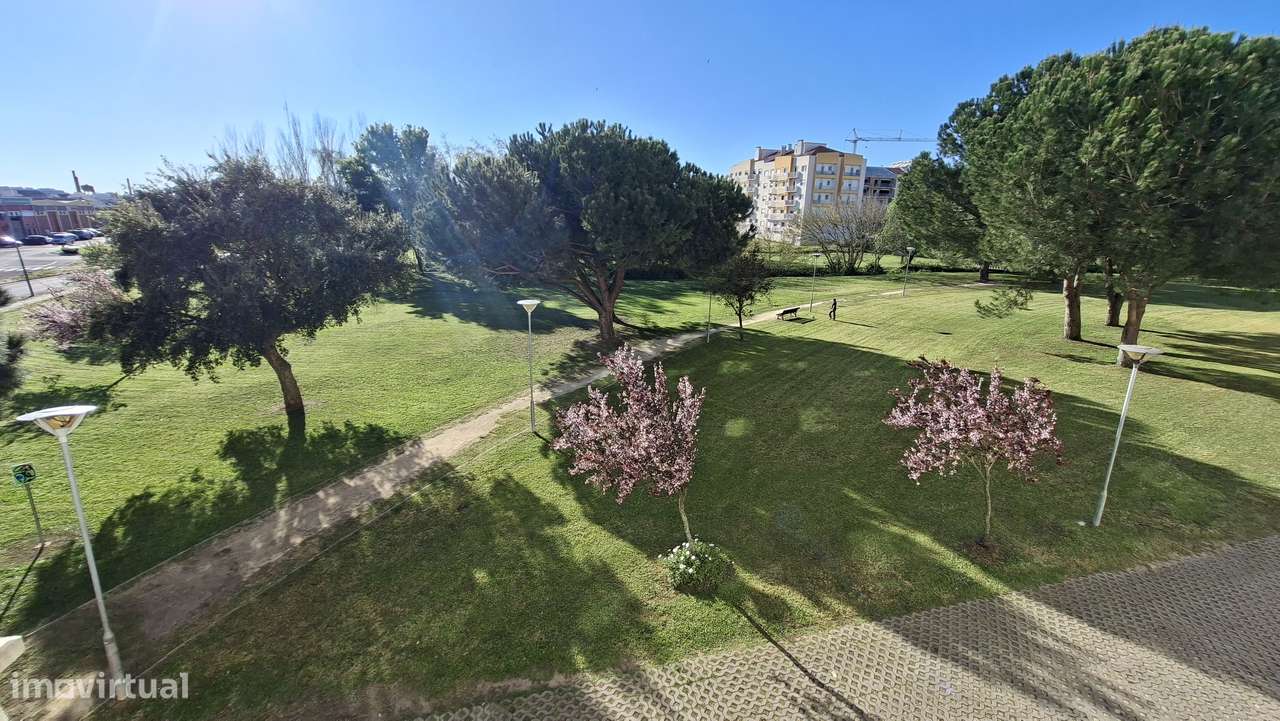 APT T3 com 162m2 com Arrecadação e Lugar de estacionamento Montijo-16