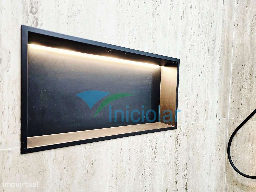 Apartamento T2 Totalmente Remodelado no Centro Histórico de Penafiel-11