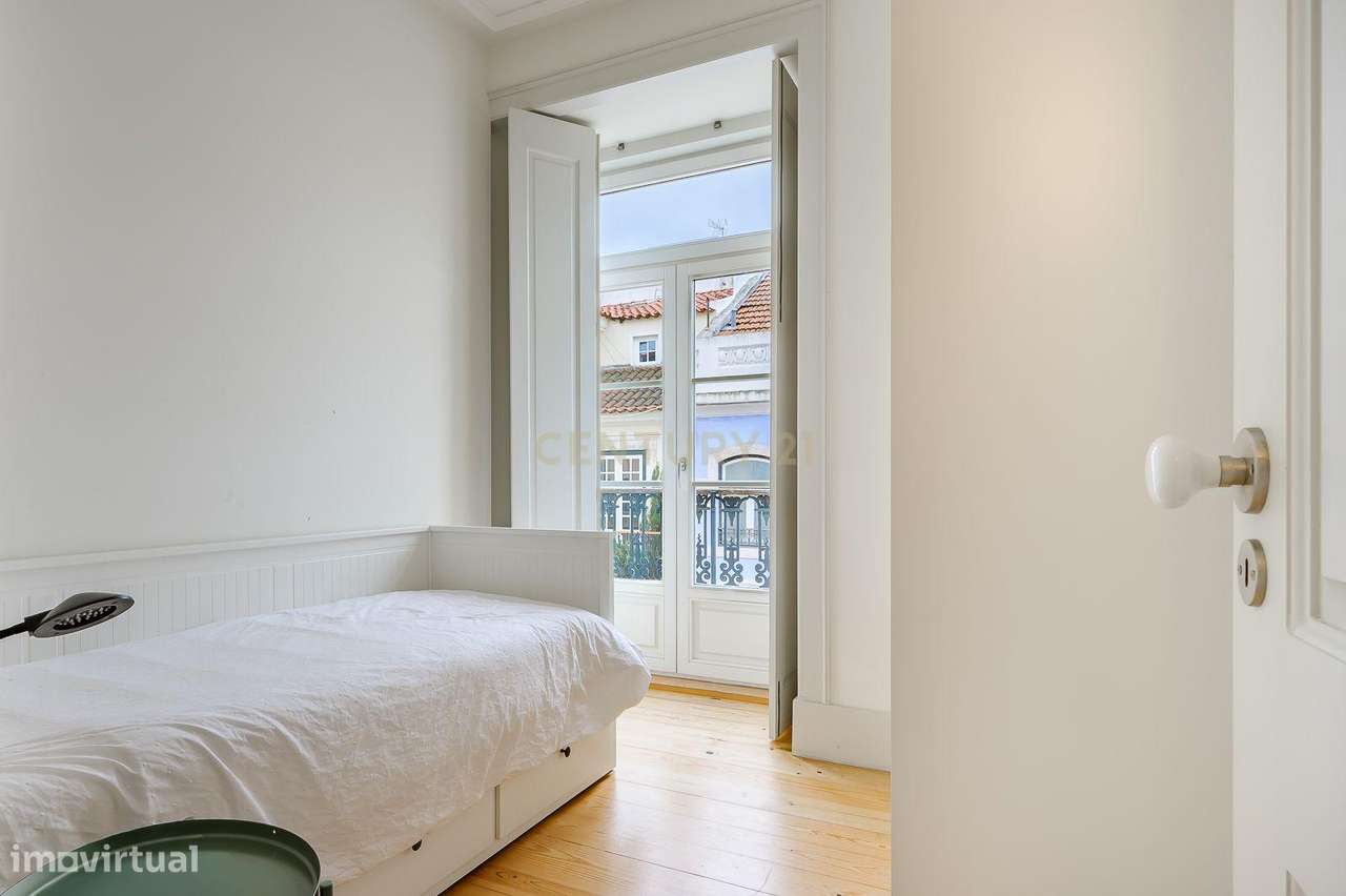 Apartamento T2 de Luxo com Varanda a Sul, Vista Rio e Prédio Totalment-14