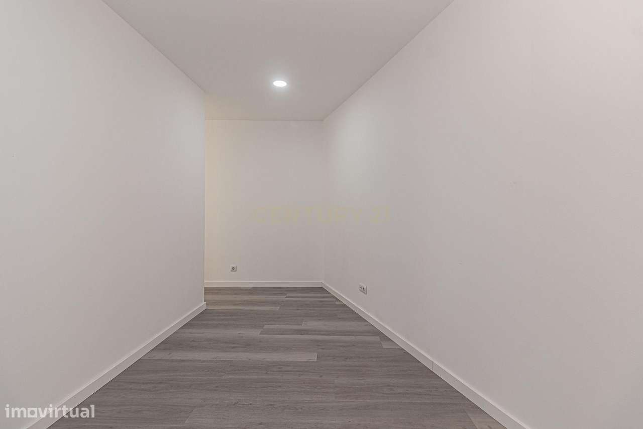 T1 TOTALMENTE REMODELADO COM LOGRADOURO | MOSCAVIDE | JUNTO À ESTAÇÃO-14