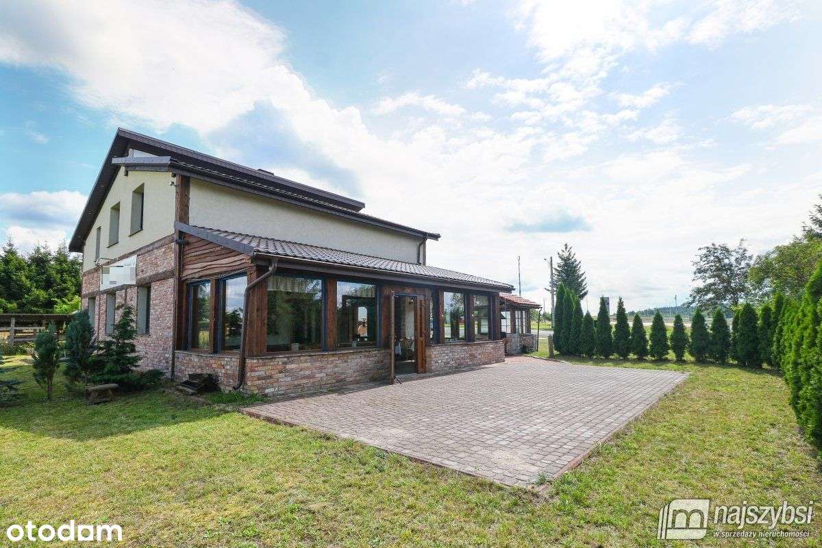 Dom z lokalem użytkowym-17