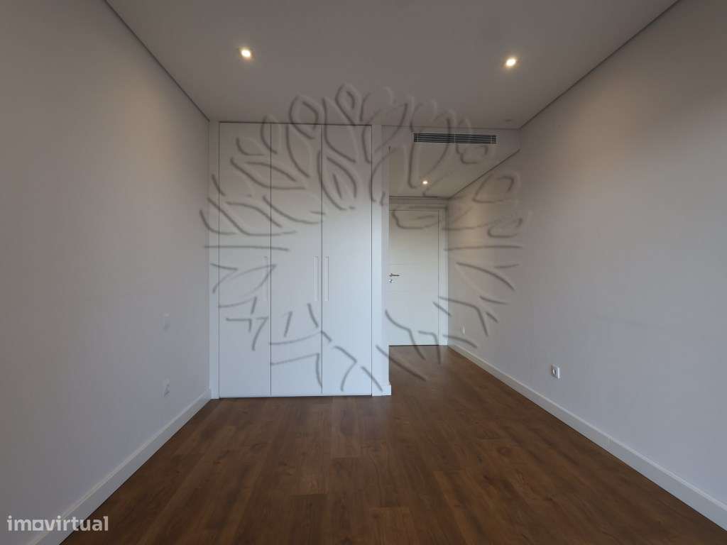 Apartamento T3 usado como novo em Vale Salgueiro, Montijo. Com 196 ...-36