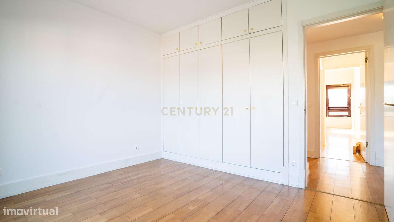 Apartamento T3 com Vista Mar – 5º Andar – A Dois Passos do Casino Esto-20