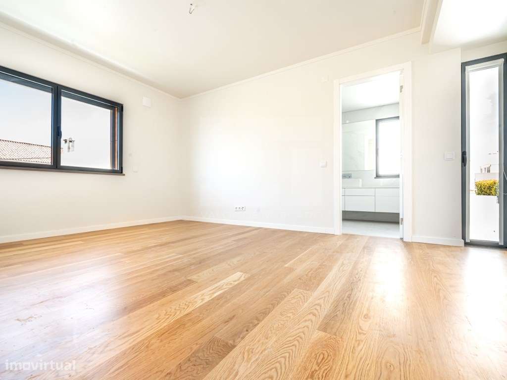 Moradia T4 unifamiliar, moderna, com piscina e estacionamento, Bice...-30