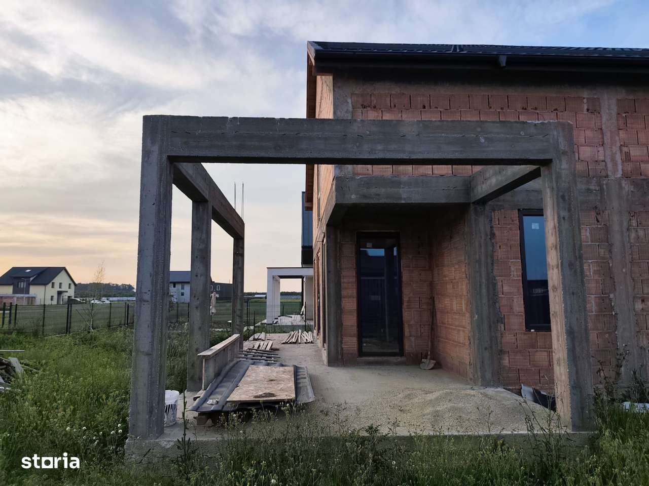 FARA COMISIOANE IN GULIA CASA cu 5 camere 3 bai P+M la stadiu de ROSU - Imagine principală: 5/5